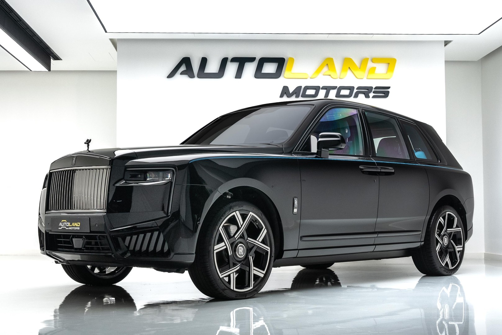 2025 ROLLS ROYCE CULLINAN BLACK BADGE. BESPOKE SOUND SYSTEM. VIP REAR SEATS. MAIN DEALER WARRANTY